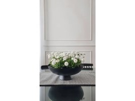 Realizace hladké nástěnné lišty za jídelním stolem