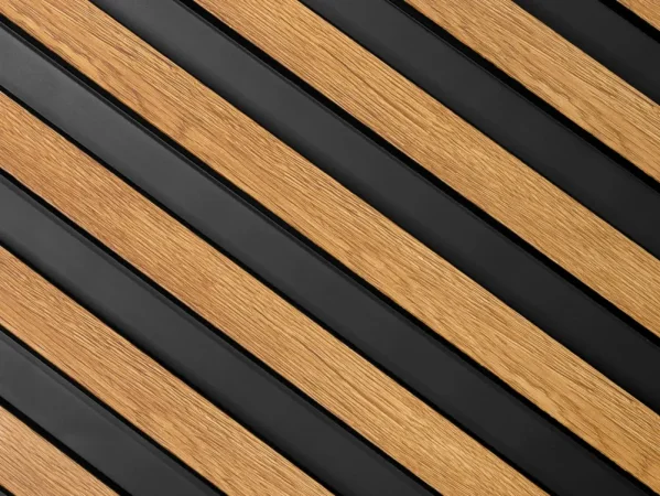Dřevěné lamely na akustickém filcu – moderní řešení obkladů do interiéru