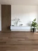 Akustické panely umístěné vedle televize - s dekorem dubu - DRDLIK