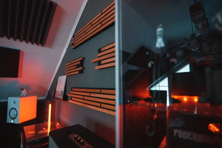 Akustický obklad jako funkční a stylový doplněk vaší stěny