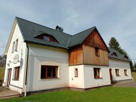 Realizace plastového šindele na chalupě
