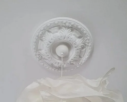 Lze do rozety schovat elektrický kabel?