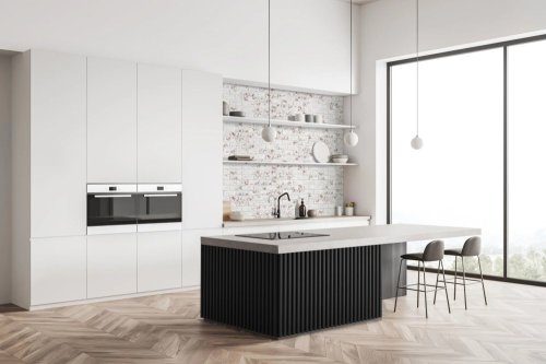 Realizace betonového obkladu COUNTRY 680 – Bíločervené cihly za kuchyňskou linkou