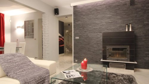 Realizace kamenného obkladu GREY – Šedá v obývacím pokoji