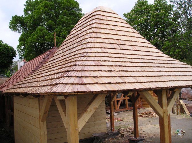 Valašský modřínový šindel délky 30 cm rovný