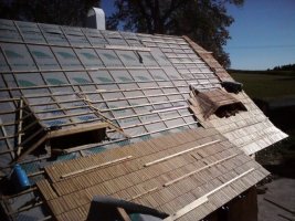 Oprava strešnej krytiny – Plastový a drevený šindeľ