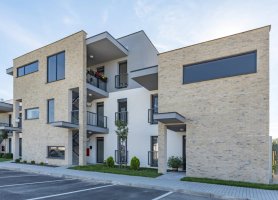 Realizace betonového obkladu CAMBRIDGE 2 – Cihlový obklad na bytovém domě