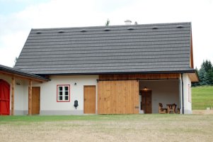 Realizace plastového šindele DDS II na obyvatelné stodole