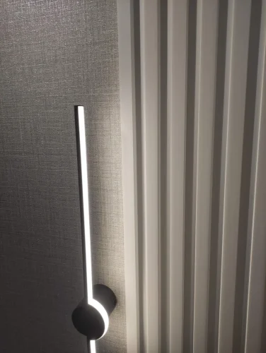 Krásný designový panel do ložnice osvícený led páskem