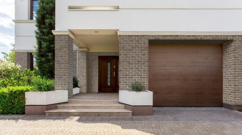 Realizace betonového obkladu CAMBRIDGE 12 – Cihly na spodním patře domu
