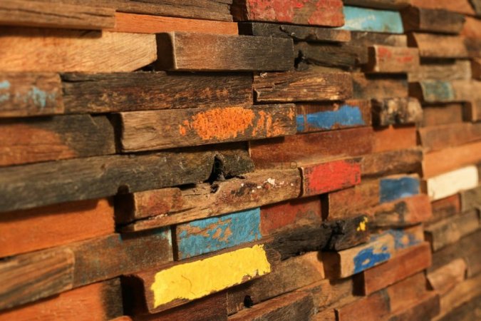 DŘEVĚNÉ OBKLADY STĚN