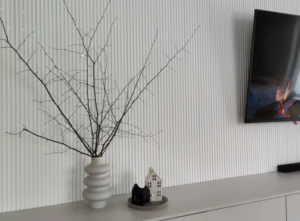 bílé obkladové panely