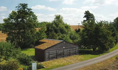 Realizace zelené střechy na hangáru pro letadlo