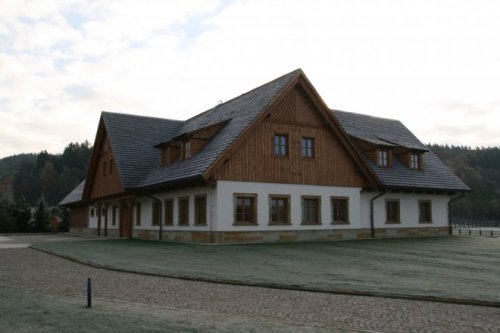 Výroba střešních krytin – Dřevěné a plastové krytiny pod drobnohledem