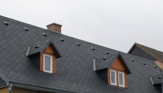 Co může způsobovat vlnění a deformaci střešní krytiny?