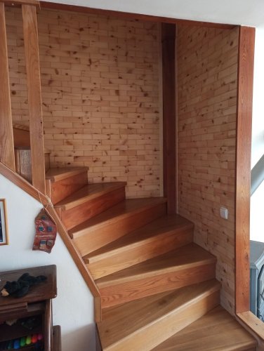 Realizace dřevěného obkladu Borovice vejmutovka od našeho zákazníka