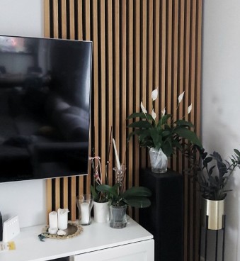 Podrobné srovnání lamel, akustických panelů a tapet na stěně