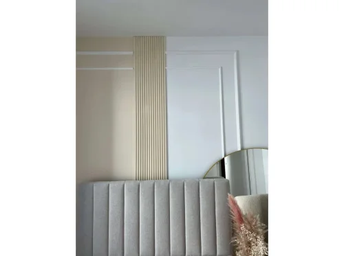 Realizace nástěnné lišty za čelem postele v ložnici