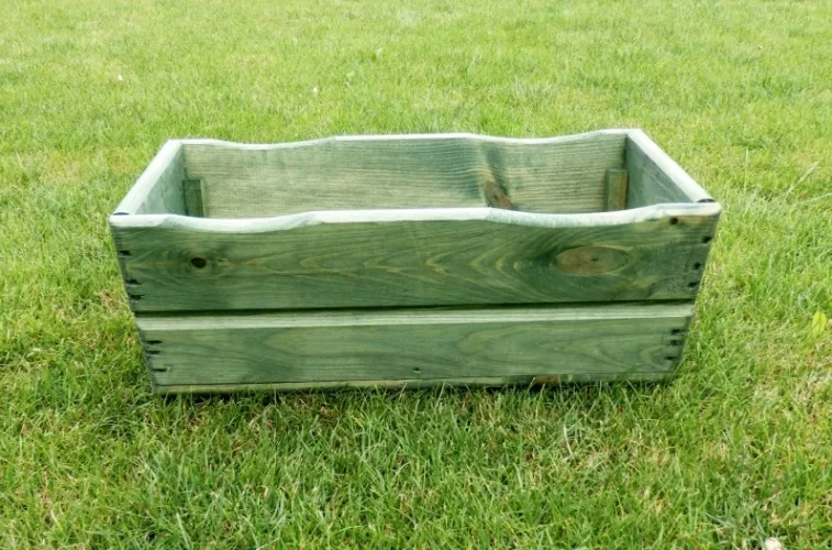 Truhlík 44 / 64 cm - zelený, hnedý, prírodný - Farba: Stredne hnedá, Rozmer: 170 x 440 x 220 mm
