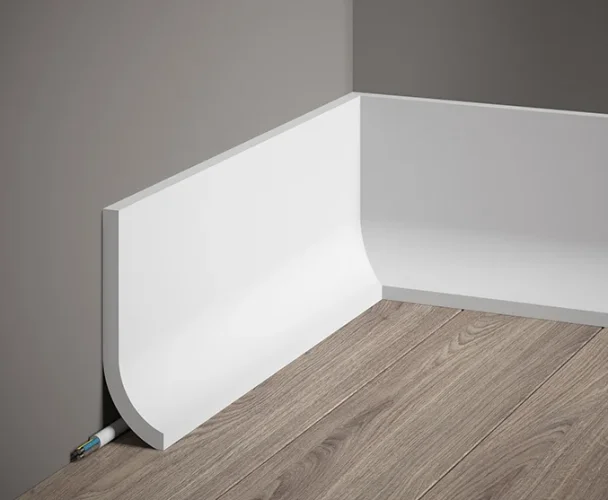 Podlahová lišta – PREMIUM, tvrdý plast PolyForce (HD Polymer), kvalitní bílý lak (finální povrch), 135 x 40 x 2000 mm