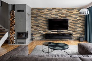 Realizace obkladu v designovém obýváku pomocí dřevěných panelů ESPESSIVO