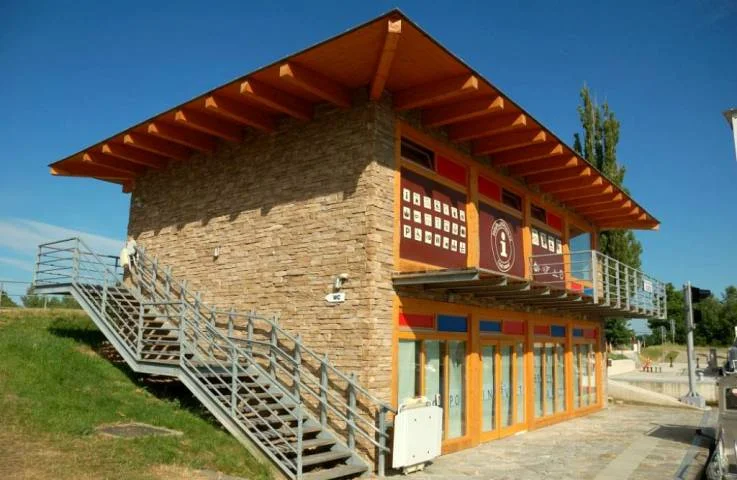 Kamenný obklad, Z BETÓNU, Lámaná skala Champange, svetlohnedá, 17 - 60 x 4 - 18 mm, hrúbka 20 - 50 mm, 0.5 m2