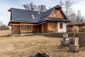 Realizace plastové krytiny – Šindel DDS II na luxusní roubence