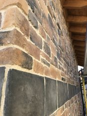 Kamenný obklad, ROH, Z BETONU, MIX Colorado, hnědo-černá, 140 – 450 x 80 – 150 mm, tloušťka 20 - 60 mm, 1 bm