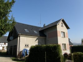 Realizace plastového šindele DDS II na postarším domě