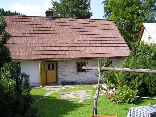 Holčovice, dřevěný šindel, 2004