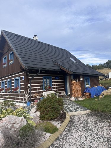 Realizace plastového šindele na malebné chaloupce