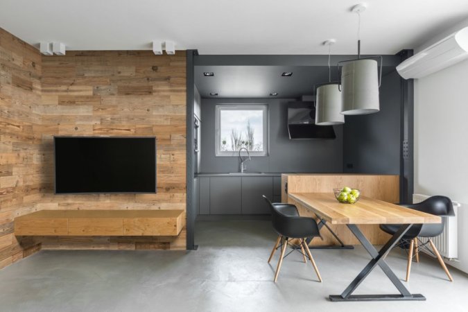 Dřevěné obklady za televizi