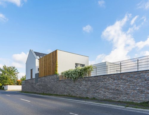 Realizace betonového obkladu GRENADA 4 – Přírodní obklad betonové stěny