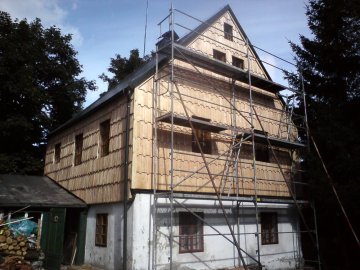 Obklad stěn, dřevěným šindelem